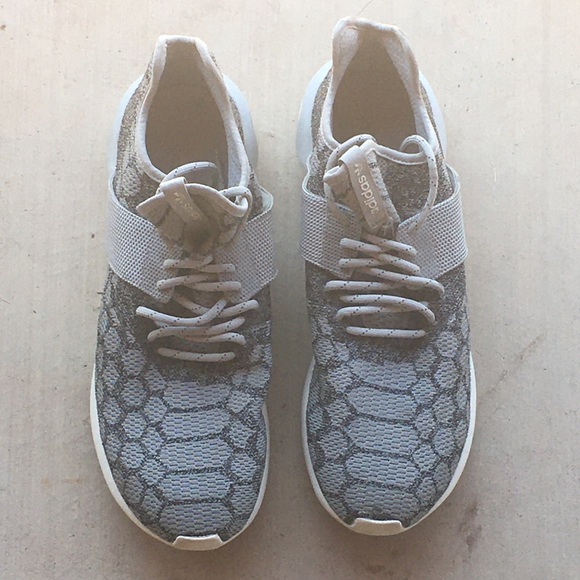 adidas ape 779001 tubular